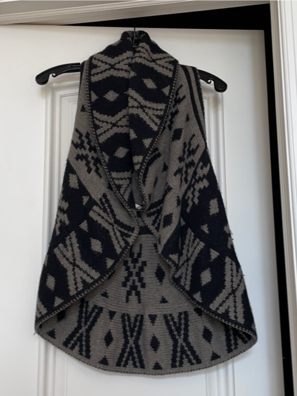 Women's Knit Gray & Black Giorgio Valero Aztec Print Reversible Vest